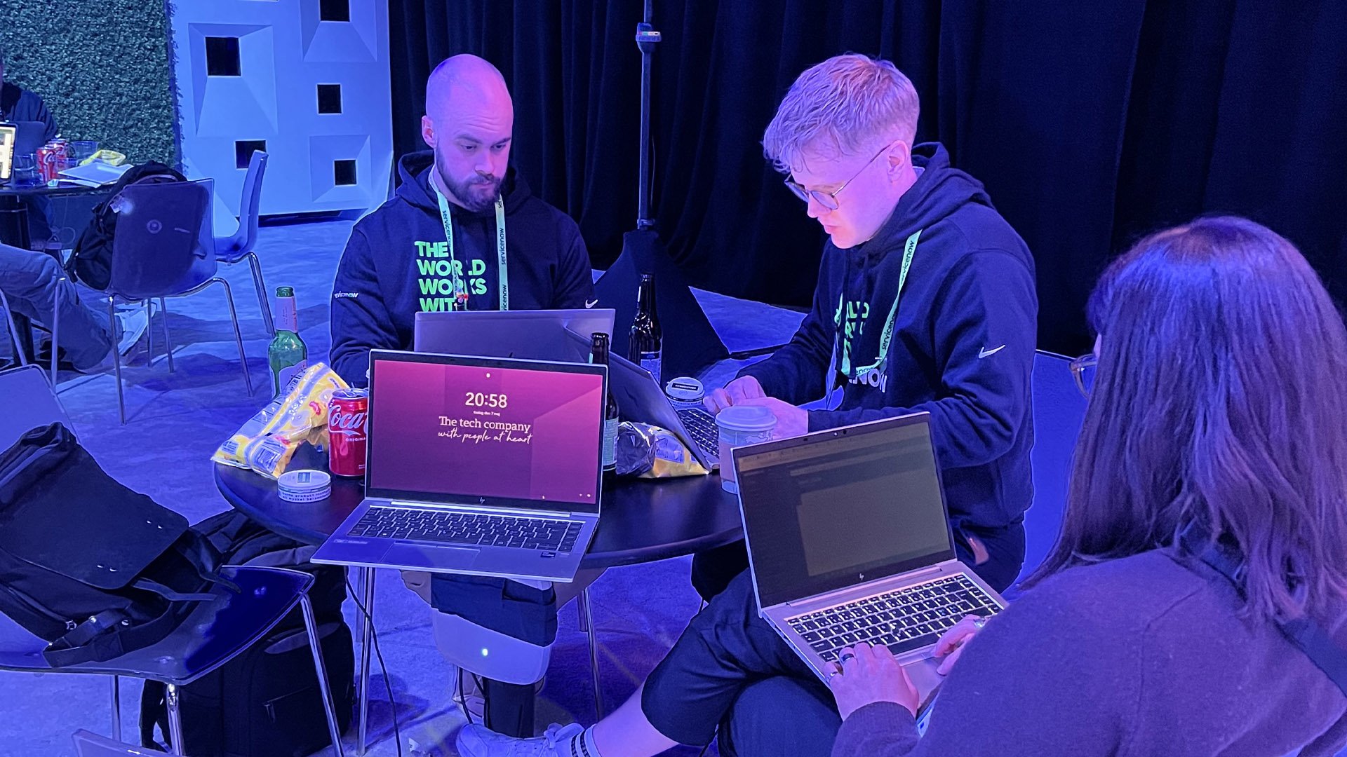 <span id="hs_cos_wrapper_name" class="hs_cos_wrapper hs_cos_wrapper_meta_field hs_cos_wrapper_type_text" style="" data-hs-cos-general-type="meta_field" data-hs-cos-type="text" >Kärlek i luften och en pallplats för Advania på ServiceNow Knowledge24</span>