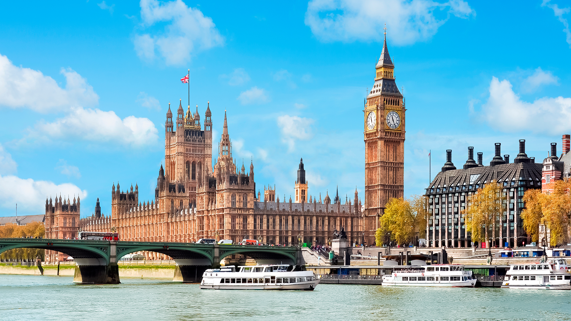 London. Big Ben. Båtar. Bro