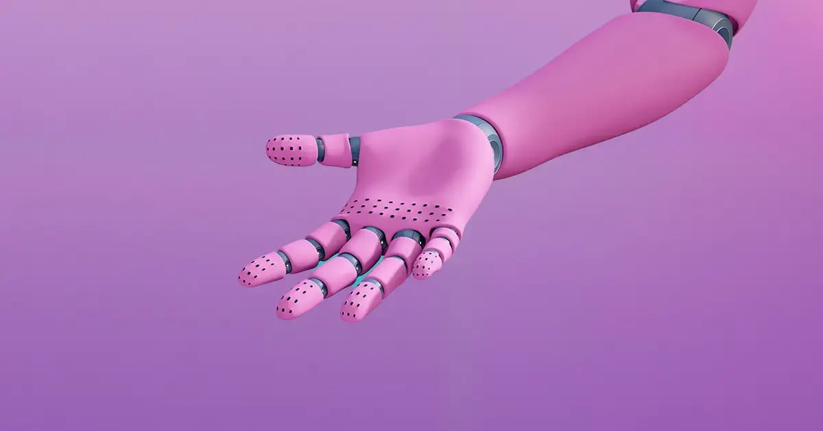En futuristisk, rosa robotarm med öppen handflata sträckt framåt mot kameran, mot en enfärgad lila bakgrund.