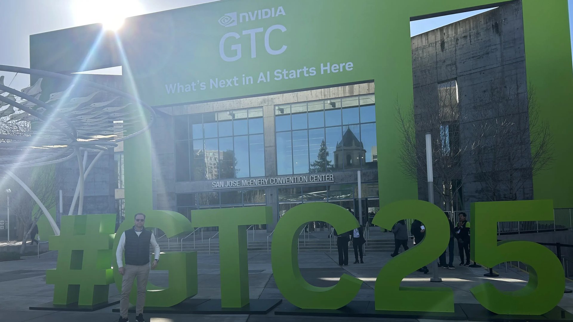 Daniel Albertsson från Advania utanför GTC 2025 i San Jose